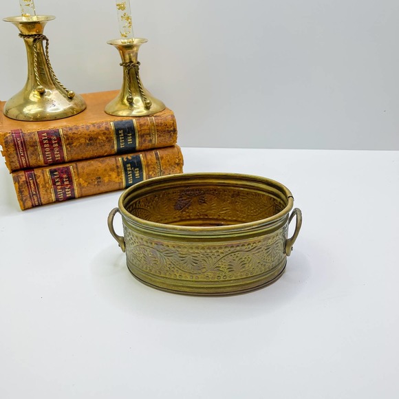 Brass Planter Embossed Design and small handles on the sides - Picture 1 of 3